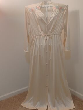 Vintage M&W Embroidered Floral Loungewear Ladies Robe